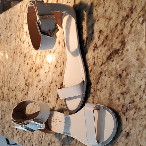 Report Signature Shoes - Report Signature White Sandals Size 8 Louie